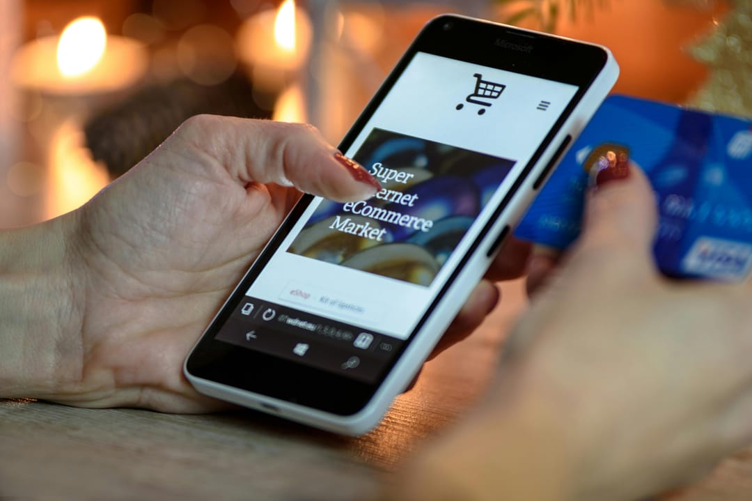 Personalization in E-Commerce: Using AI to Craft Custom Shopping Experiences