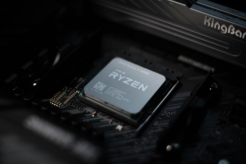 The Future of Hardware: Intel's 14th Gen Core Processors and AMD's Ryzen 8000G Series APUs